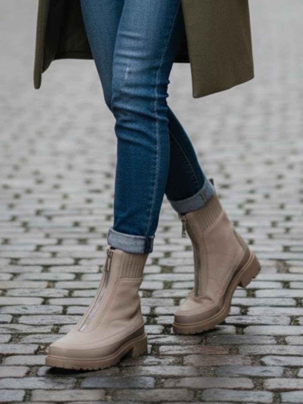 Sam Edelman Leone Chelsea Boots Taupe Leather Lug Sole Zip Front Women's 8.5
